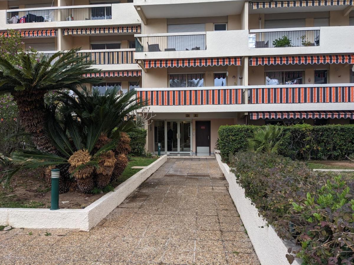Eden Golfe Plages A Pieds Parking Prive 瓦洛里 外观 照片