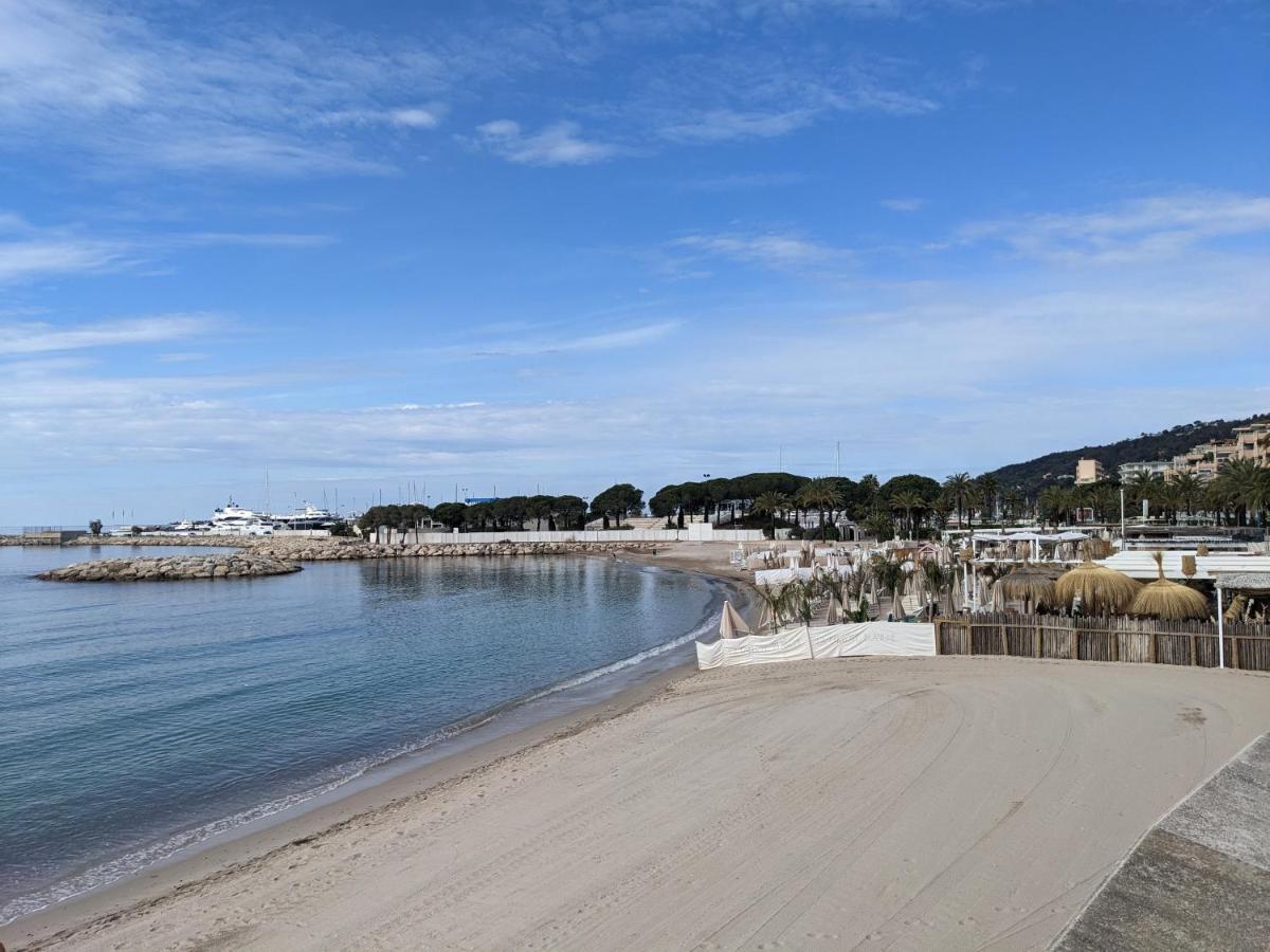 Eden Golfe Plages A Pieds Parking Prive 瓦洛里 外观 照片